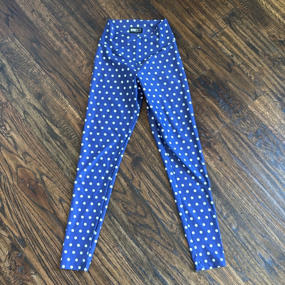 Beach riot policeman dot legging